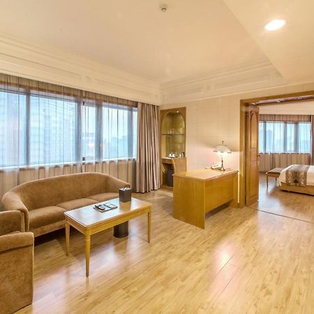 Hotel Silverland Dongguan  Exterior photo
