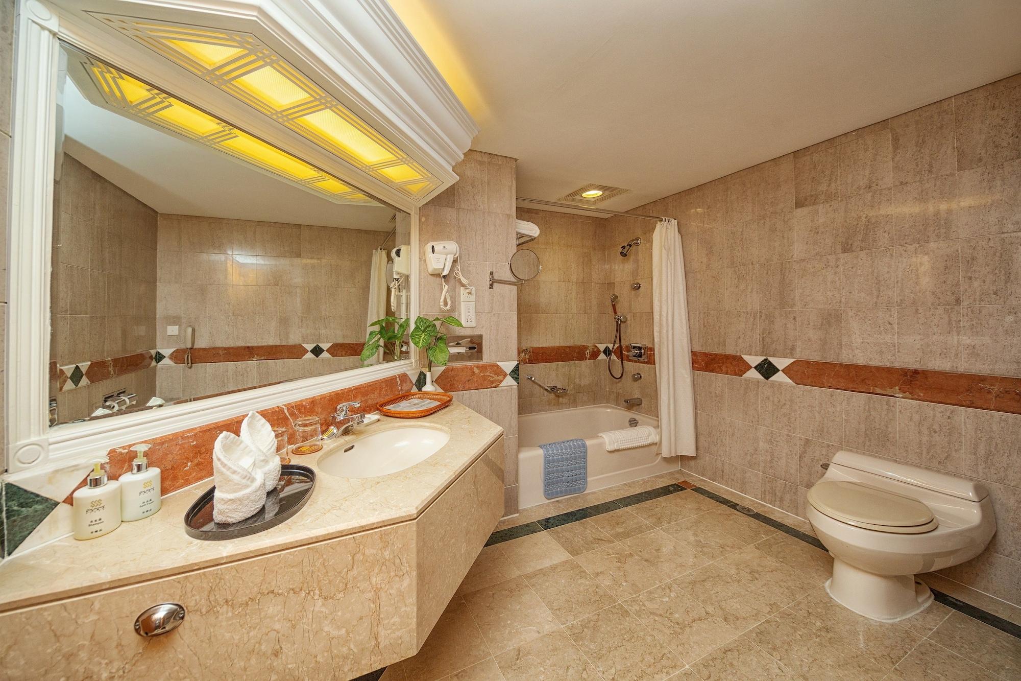 Hotel Silverland Dongguan  Exterior photo