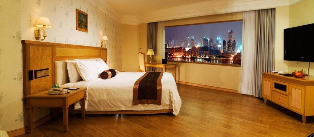 Hotel Silverland Dongguan  Exterior photo
