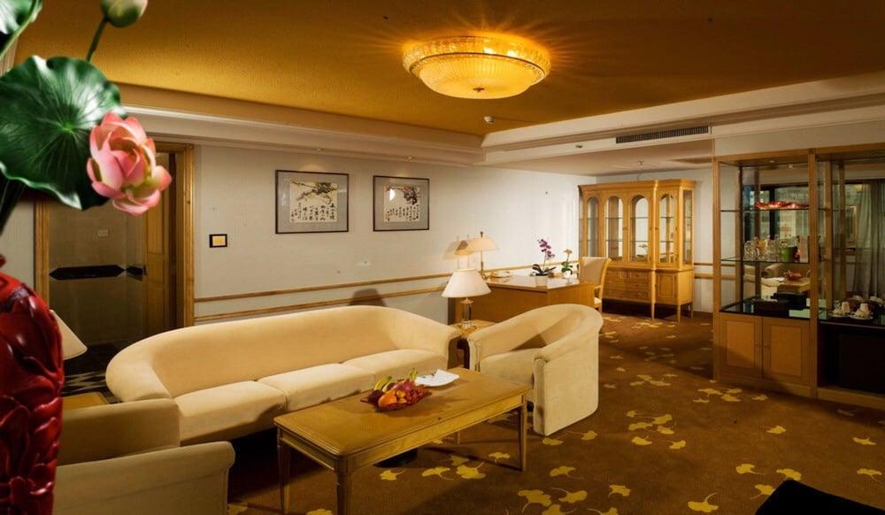 Hotel Silverland Dongguan  Exterior photo