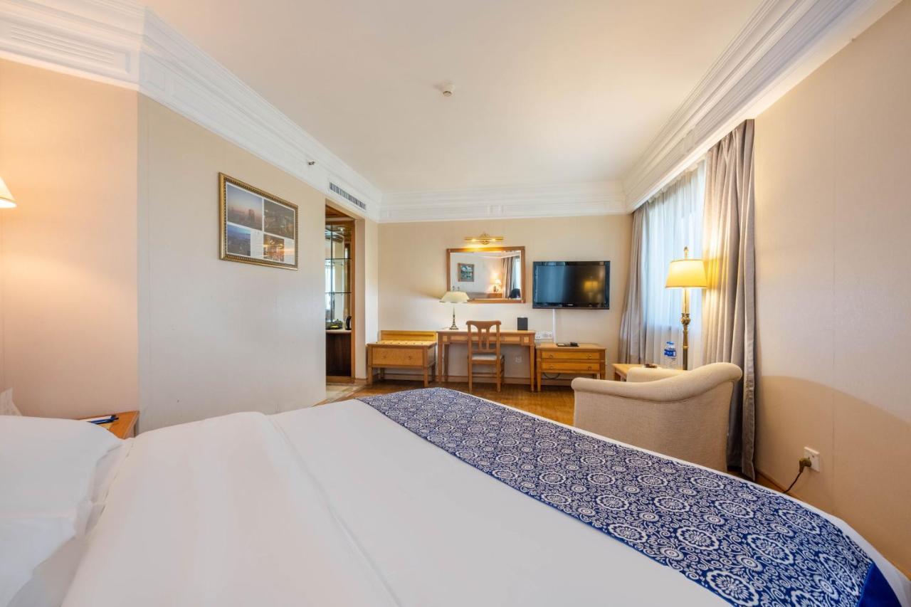 Hotel Silverland Dongguan  Exterior photo