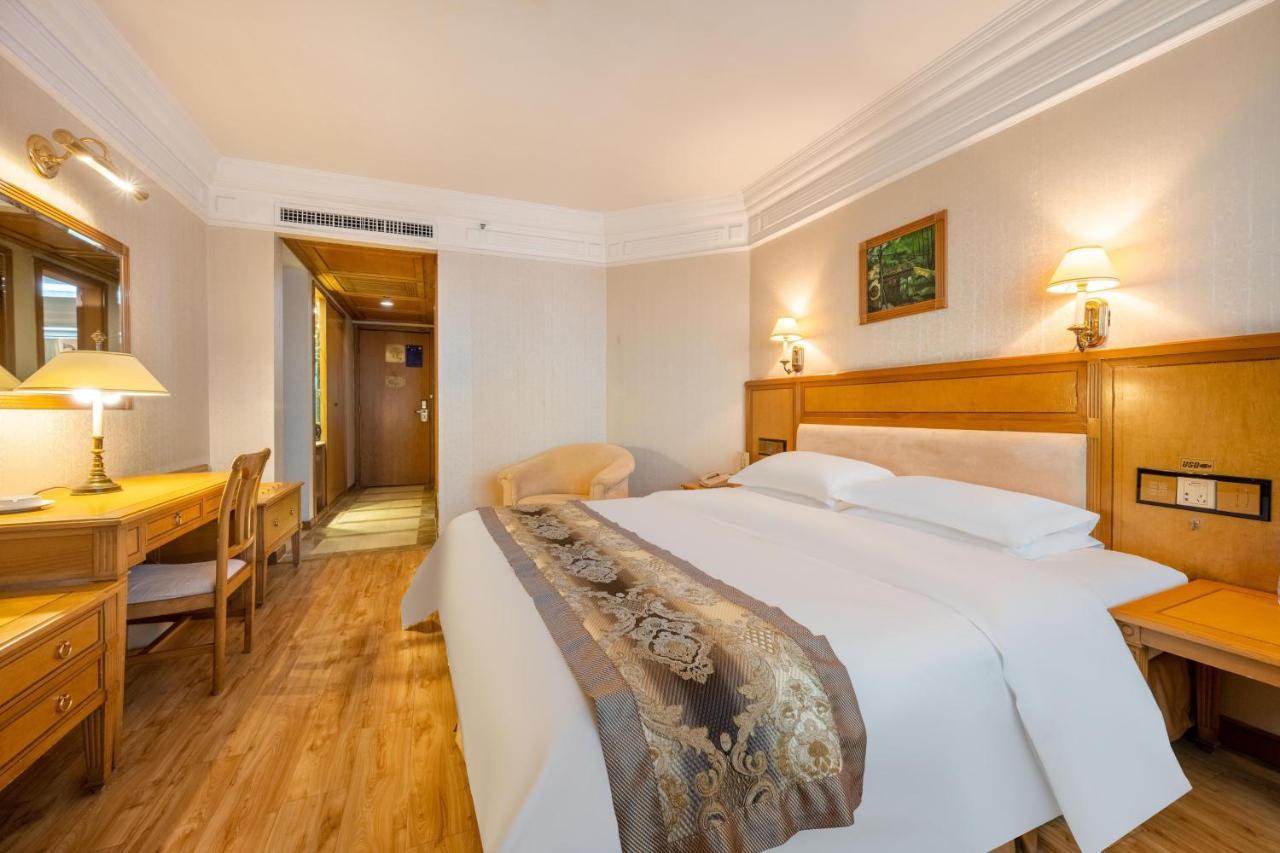 Hotel Silverland Dongguan  Exterior photo