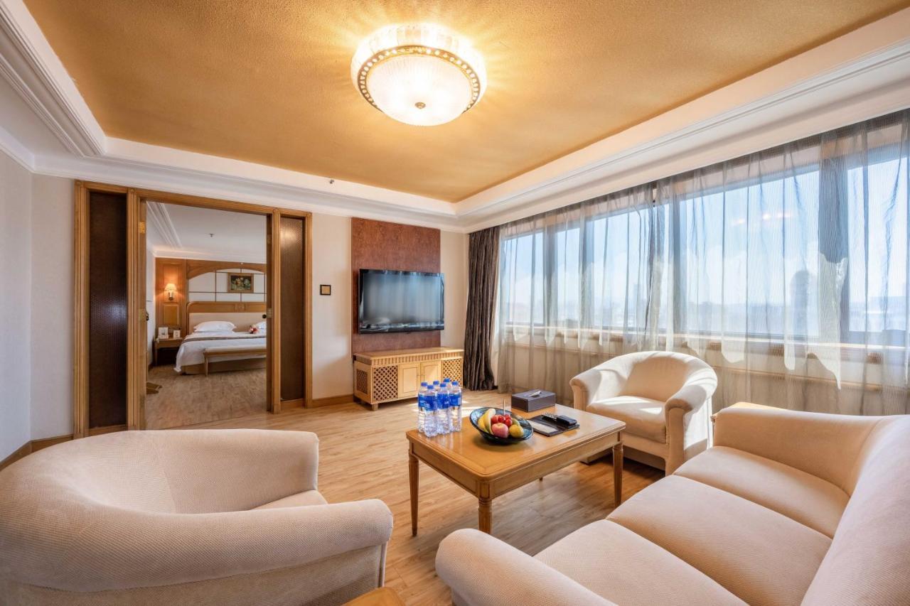 Hotel Silverland Dongguan  Exterior photo